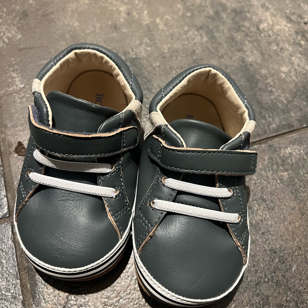 Robeez Adam First Kicks size 18-24 . Brand new